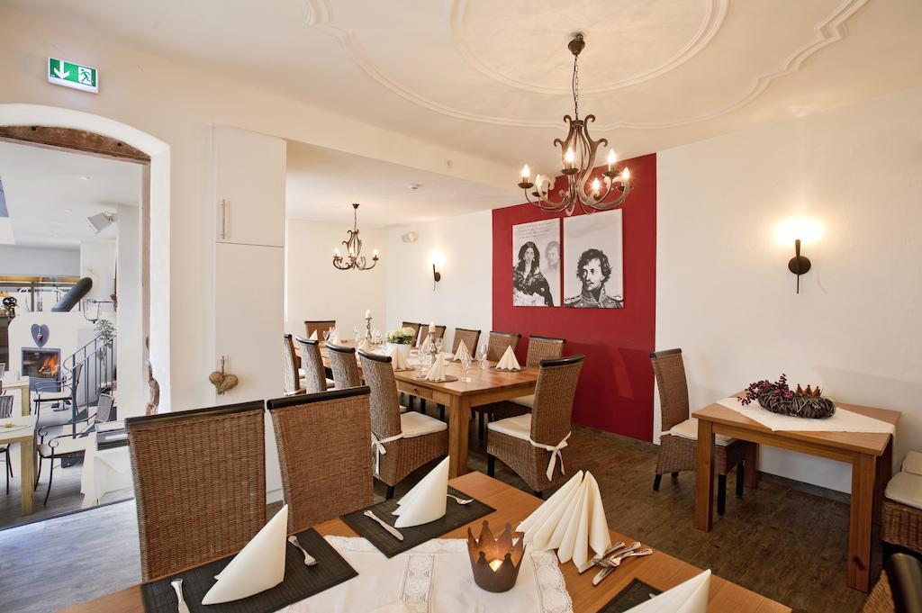 Hotel-Restaurant Pfaelzer Hof Edenkoben Dış mekan fotoğraf